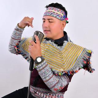 EÁ