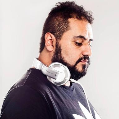 DJ